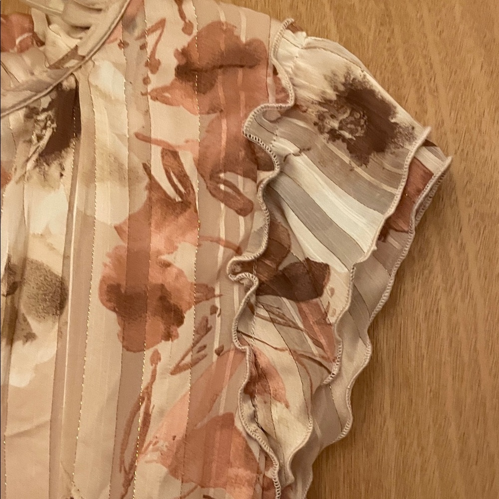 Elegant Floral Ruffle Blouse - Picture 5 of 9